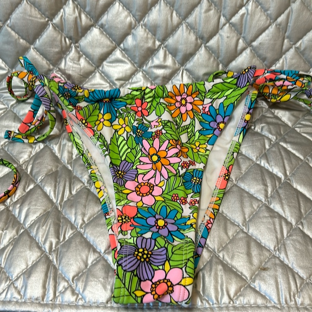 Floral string bikini 👙 bottom